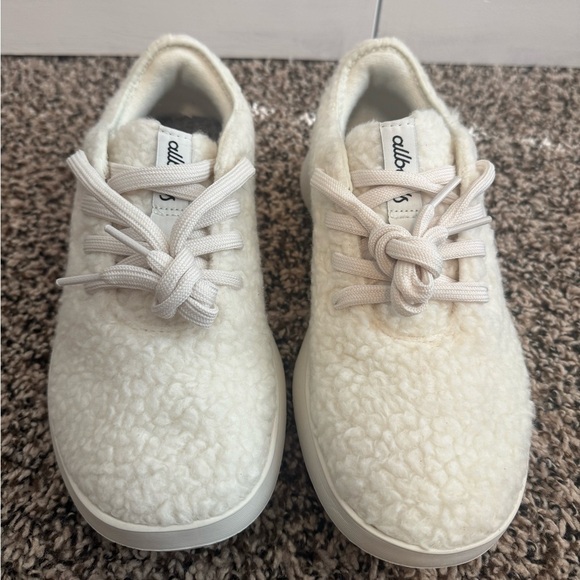 Women's Wool Runner Go - Fluff in Natural White - Picture 2 of 8